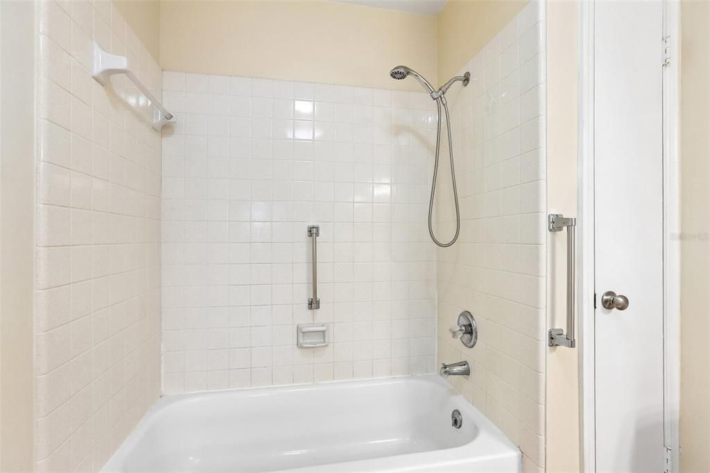 For Sale: $250,000 (2 beds, 2 baths, 1828 Square Feet)