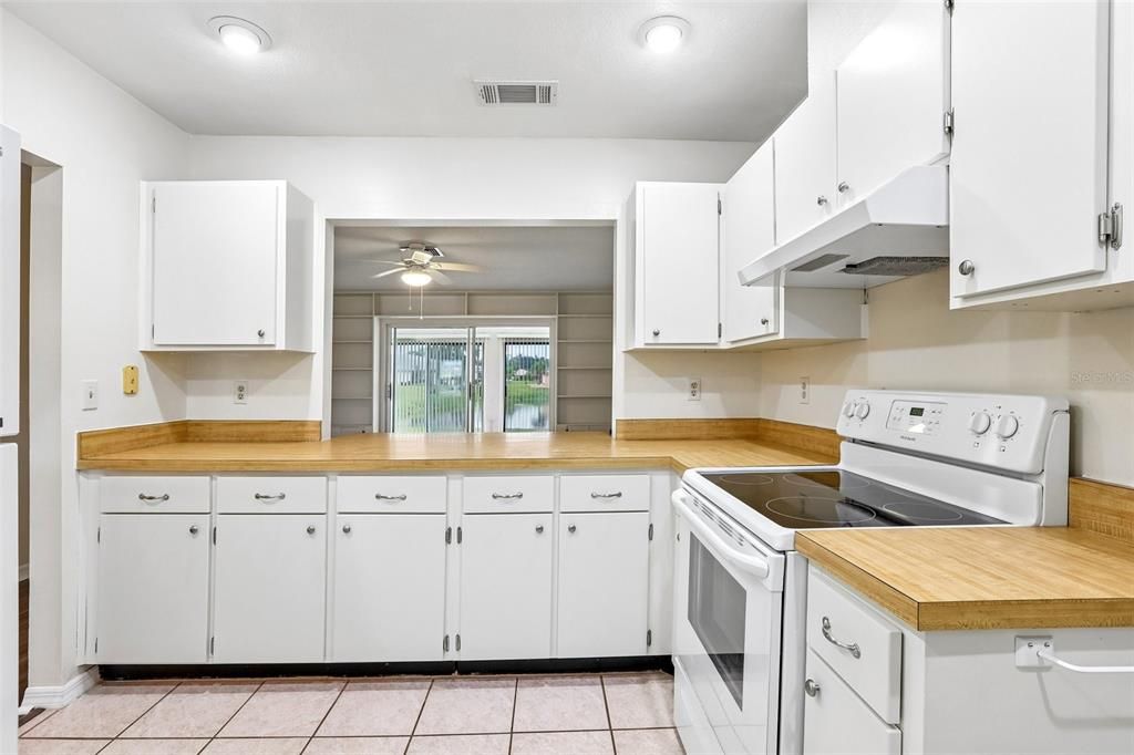 For Sale: $250,000 (2 beds, 2 baths, 1828 Square Feet)