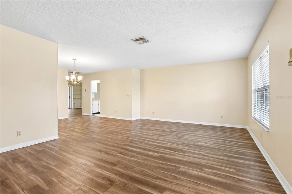 For Sale: $250,000 (2 beds, 2 baths, 1828 Square Feet)