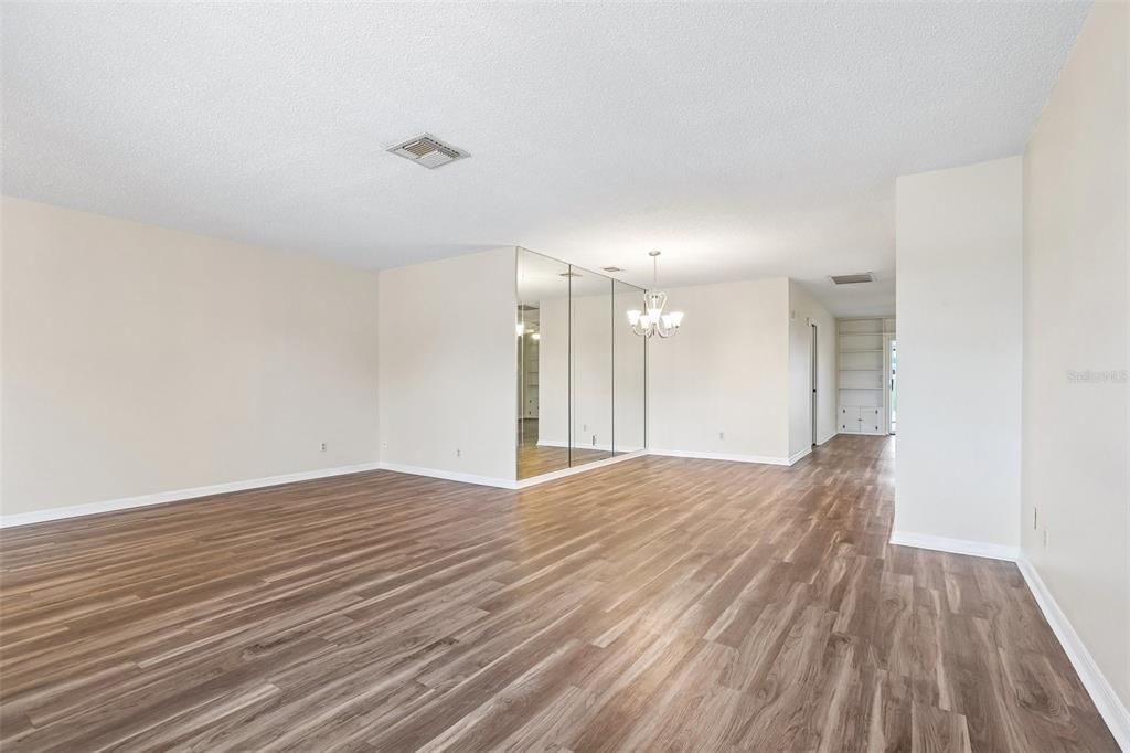 For Sale: $250,000 (2 beds, 2 baths, 1828 Square Feet)