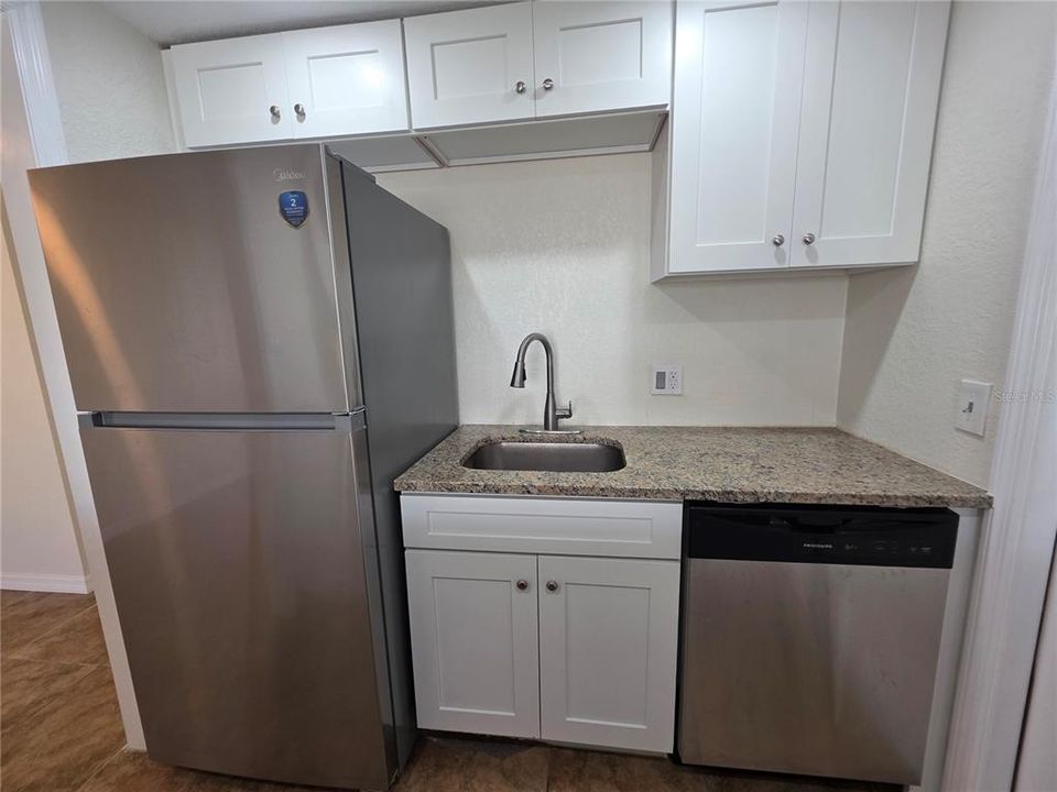 For Rent: $1,200 (2 beds, 2 baths, 801 Square Feet)