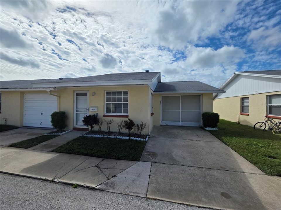 For Rent: $1,200 (2 beds, 2 baths, 801 Square Feet)