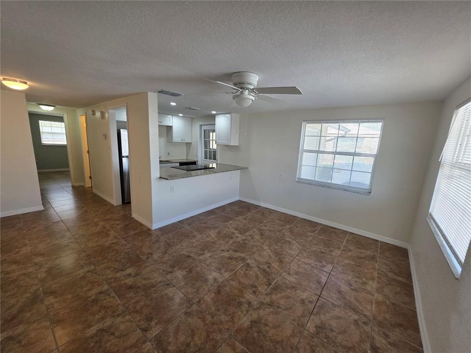 For Rent: $1,200 (2 beds, 2 baths, 801 Square Feet)