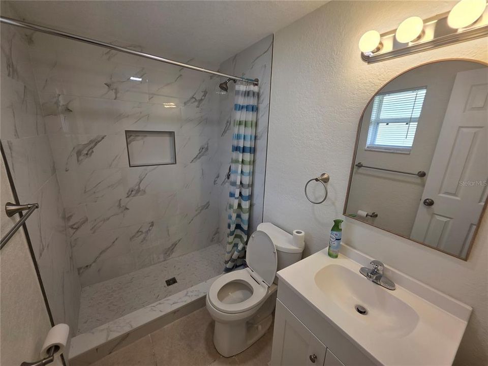 For Rent: $1,200 (2 beds, 2 baths, 801 Square Feet)