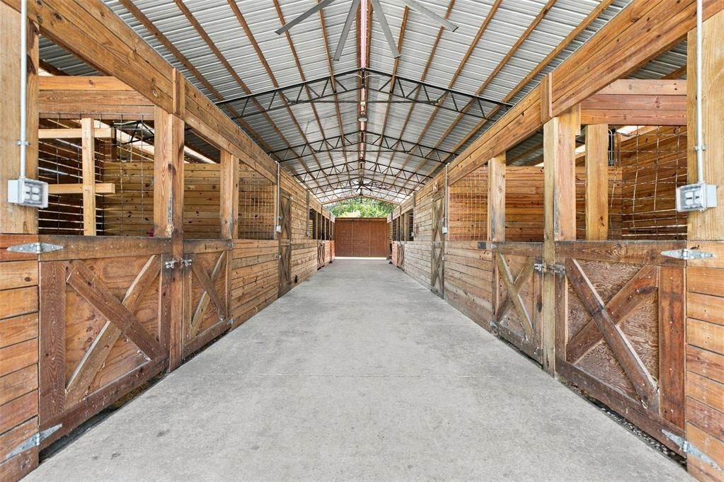 На продажу: $2,900,000 (8 спален, 4 ванн, 6295 Квадратных фут)