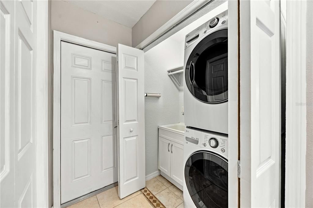 待售: $395,000 (3 贝兹, 2 浴室, 1369 平方英尺)
