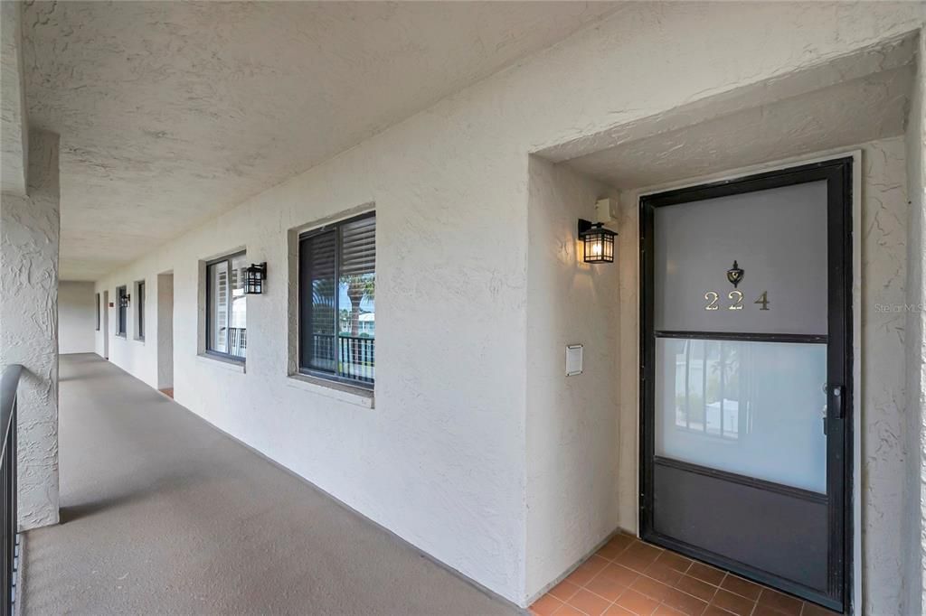 For Sale: $199,900 (2 beds, 2 baths, 1025 Square Feet)