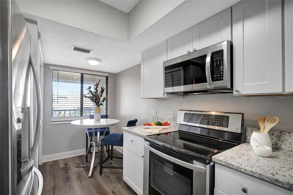 For Sale: $199,900 (2 beds, 2 baths, 1025 Square Feet)