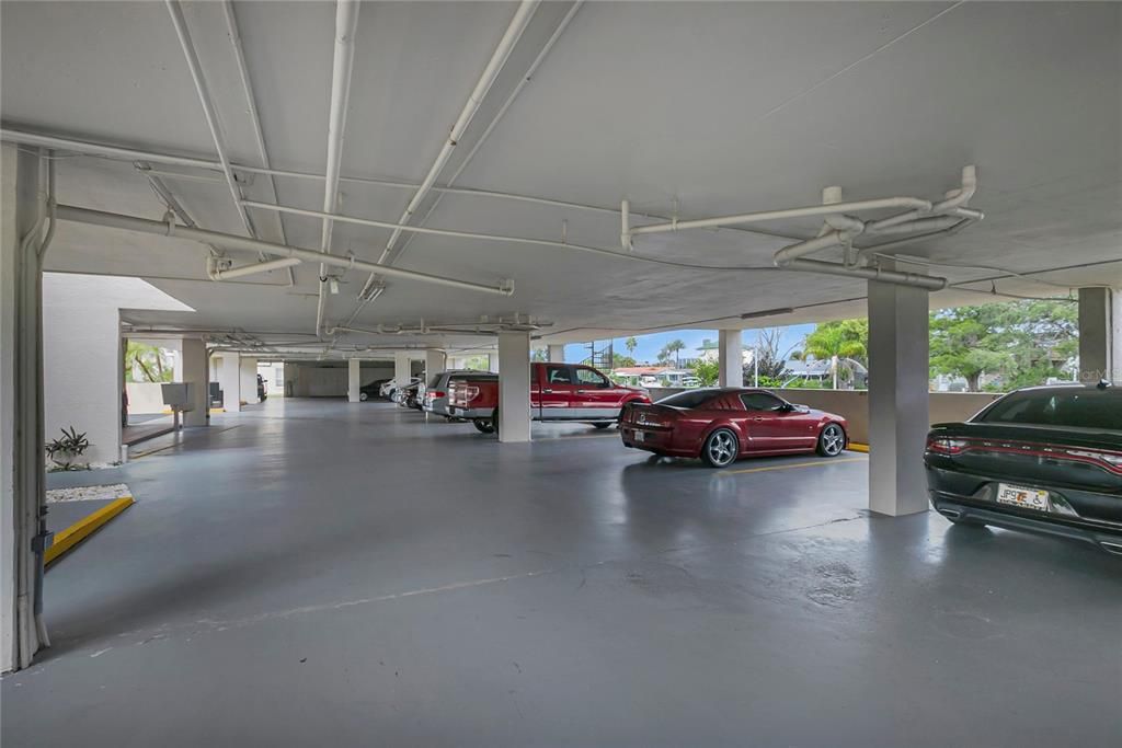 For Sale: $199,900 (2 beds, 2 baths, 1025 Square Feet)