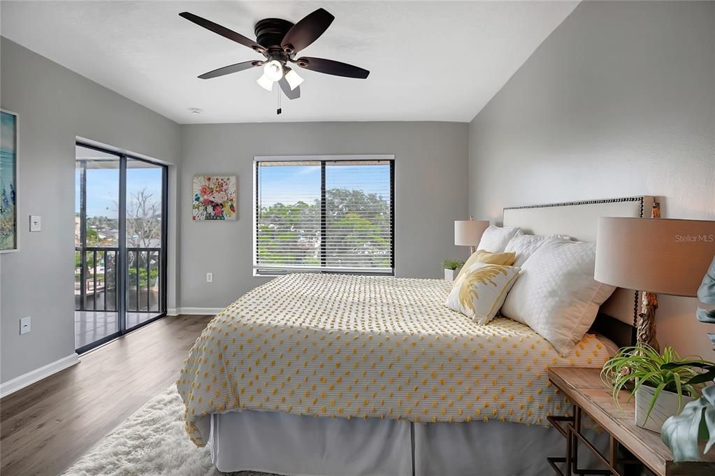 For Sale: $199,900 (2 beds, 2 baths, 1025 Square Feet)