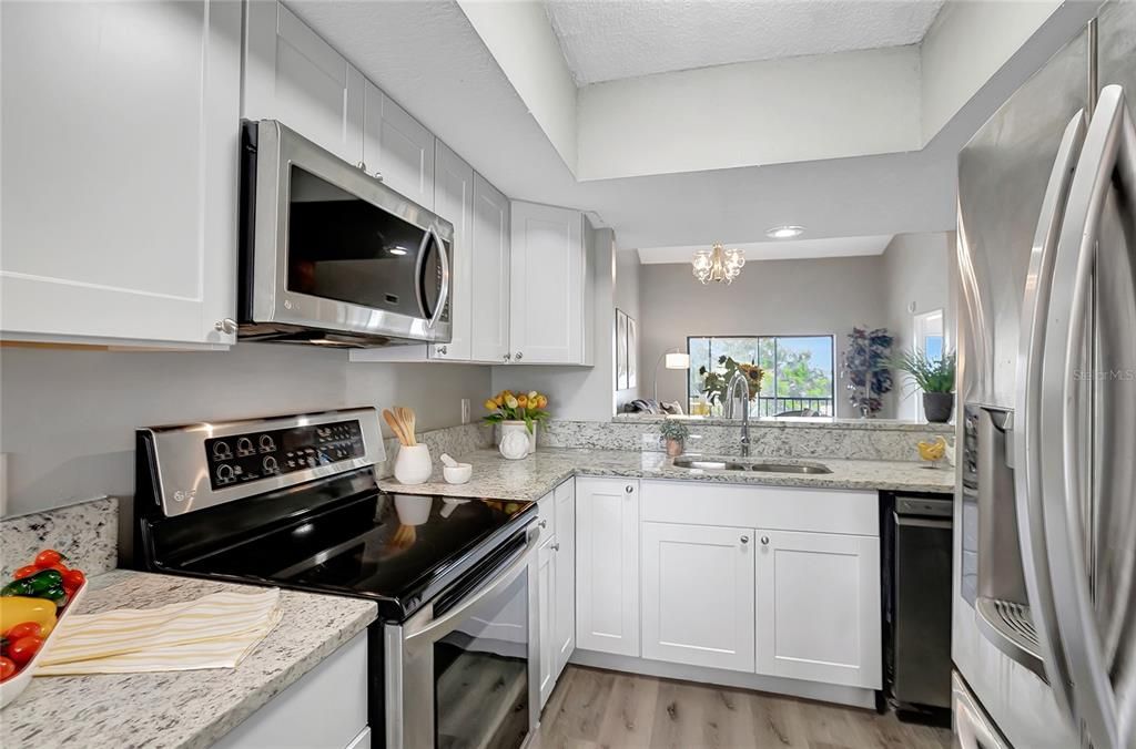 For Sale: $199,900 (2 beds, 2 baths, 1025 Square Feet)