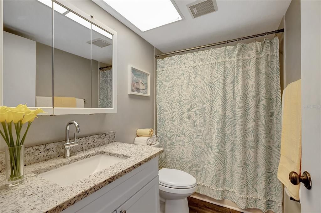 For Sale: $199,900 (2 beds, 2 baths, 1025 Square Feet)