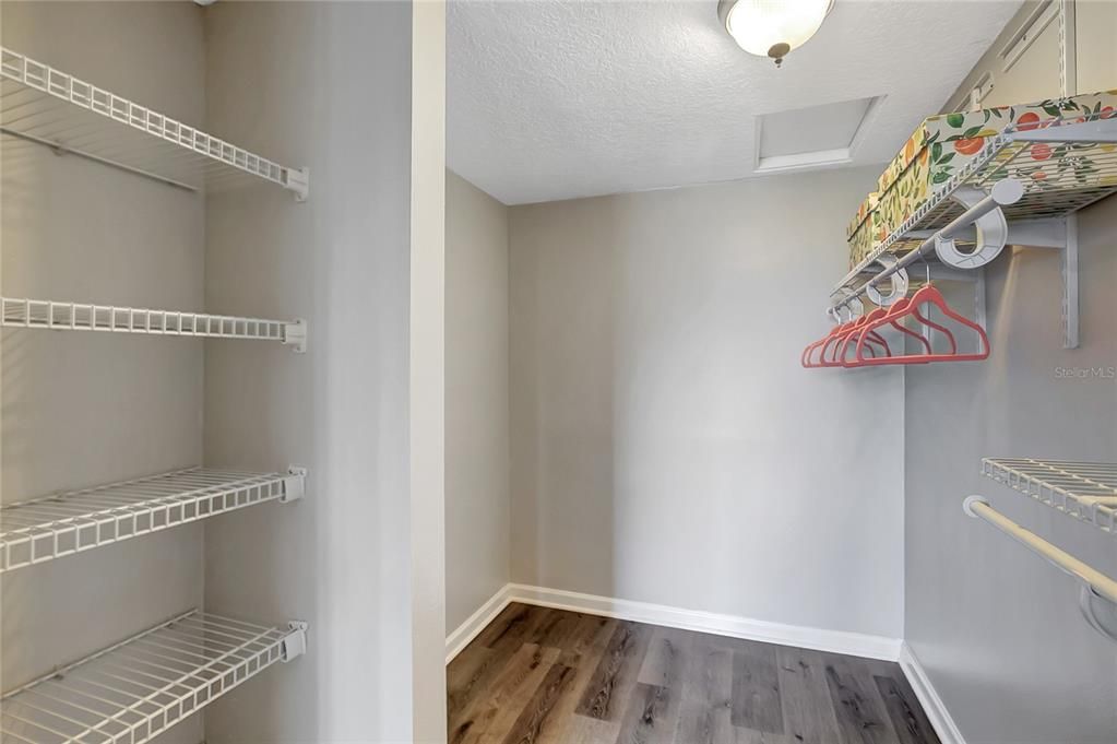 For Sale: $199,900 (2 beds, 2 baths, 1025 Square Feet)