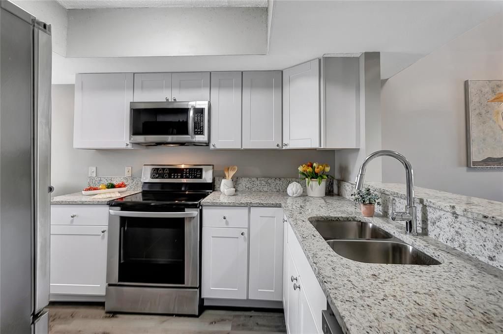 For Sale: $199,900 (2 beds, 2 baths, 1025 Square Feet)