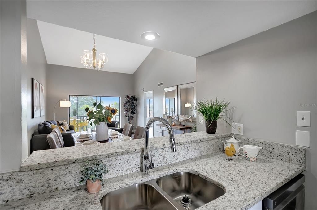 For Sale: $199,900 (2 beds, 2 baths, 1025 Square Feet)