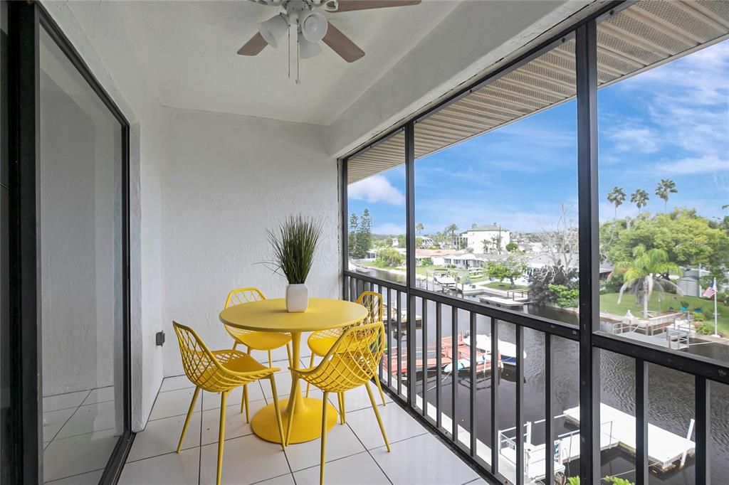 For Sale: $199,900 (2 beds, 2 baths, 1025 Square Feet)