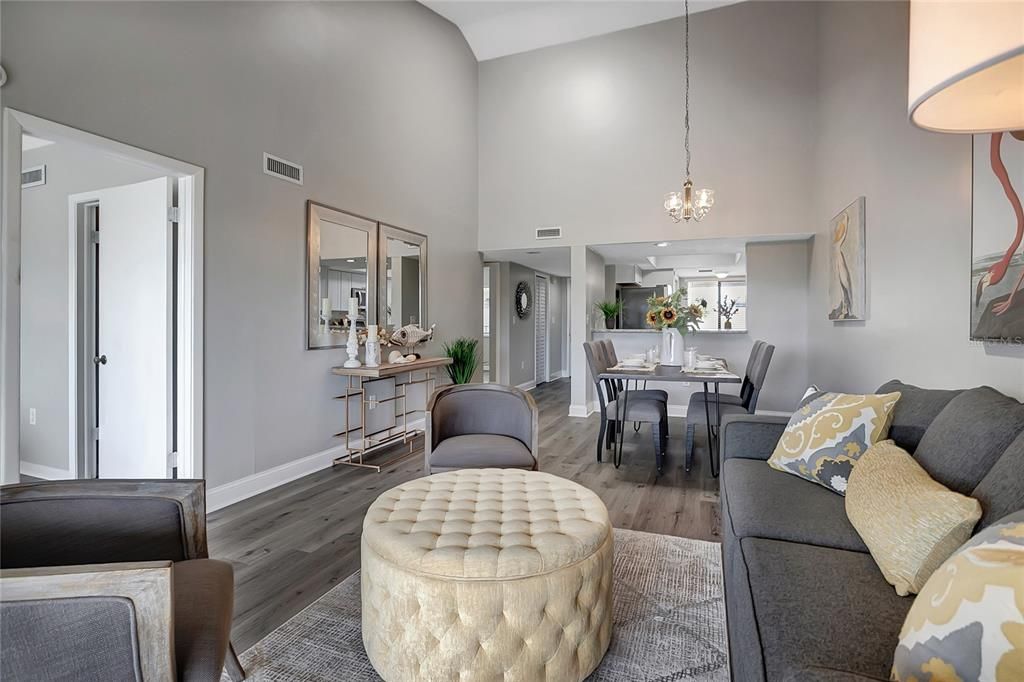 For Sale: $199,900 (2 beds, 2 baths, 1025 Square Feet)