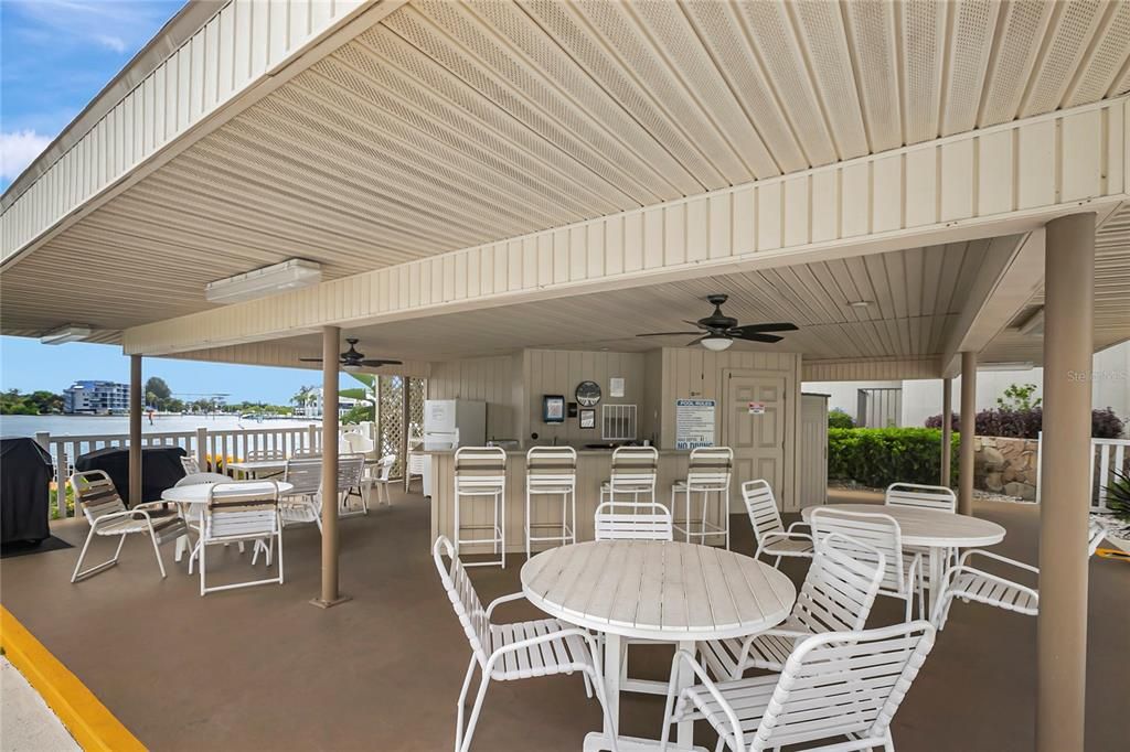For Sale: $199,900 (2 beds, 2 baths, 1025 Square Feet)
