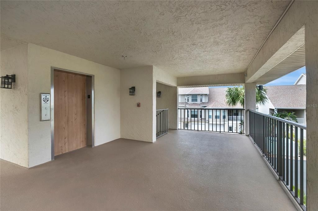 For Sale: $199,900 (2 beds, 2 baths, 1025 Square Feet)