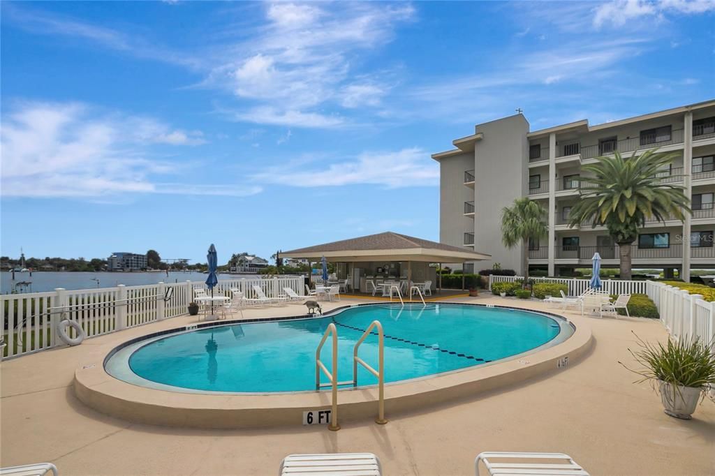 For Sale: $199,900 (2 beds, 2 baths, 1025 Square Feet)