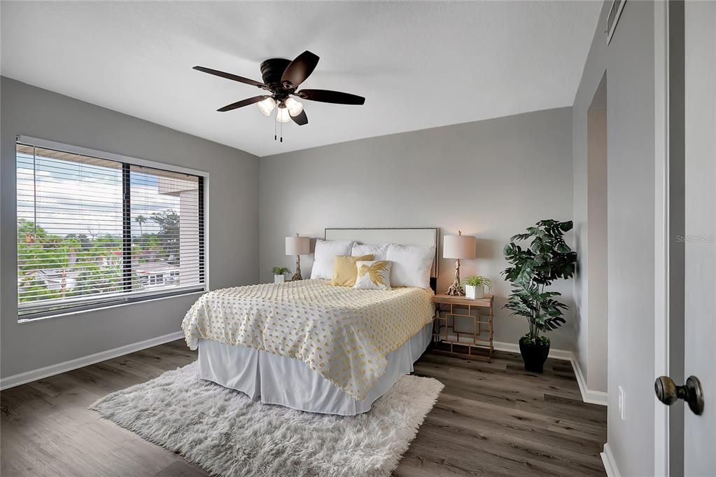 For Sale: $199,900 (2 beds, 2 baths, 1025 Square Feet)