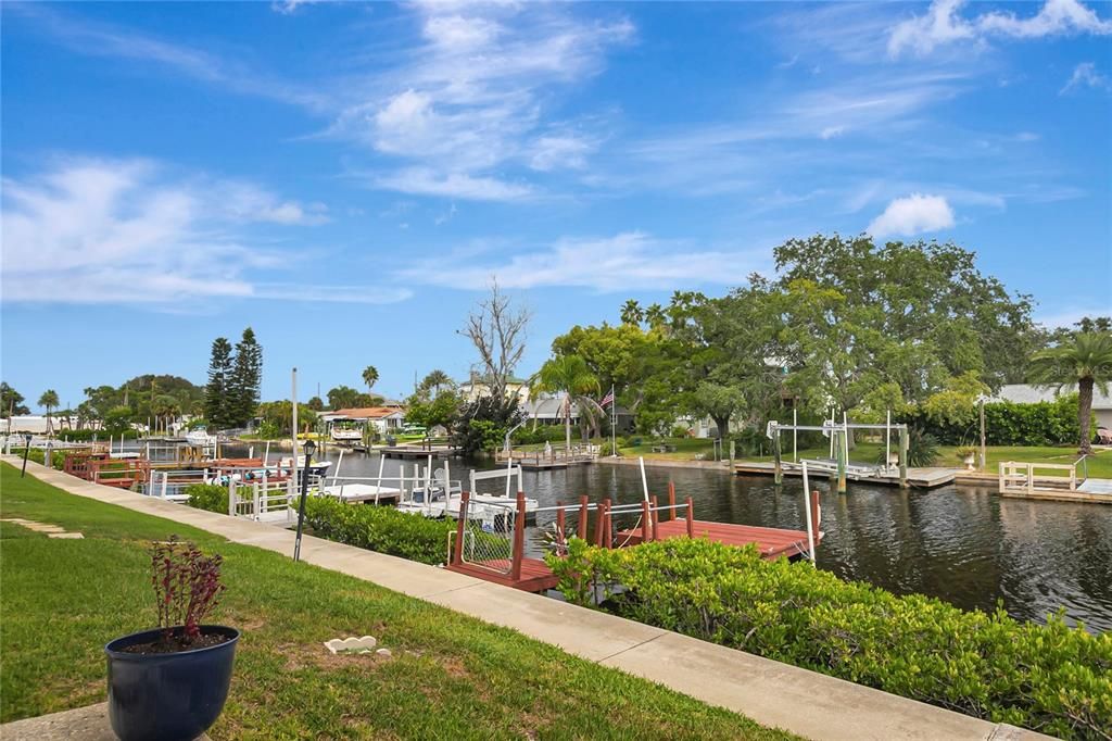 For Sale: $199,900 (2 beds, 2 baths, 1025 Square Feet)
