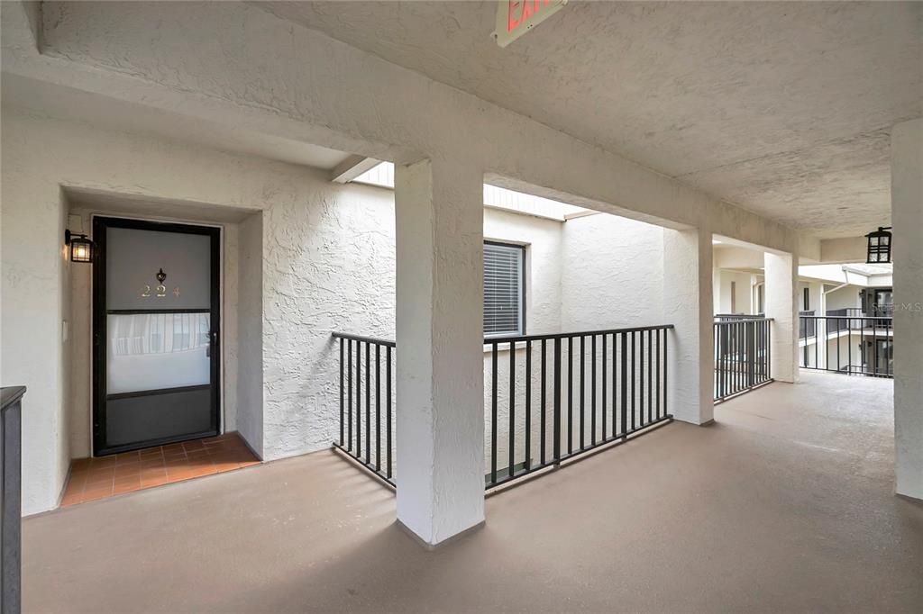 For Sale: $199,900 (2 beds, 2 baths, 1025 Square Feet)
