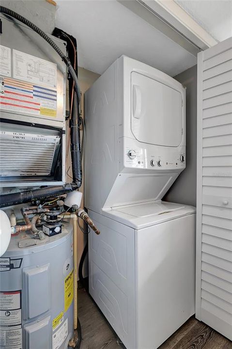For Sale: $199,900 (2 beds, 2 baths, 1025 Square Feet)