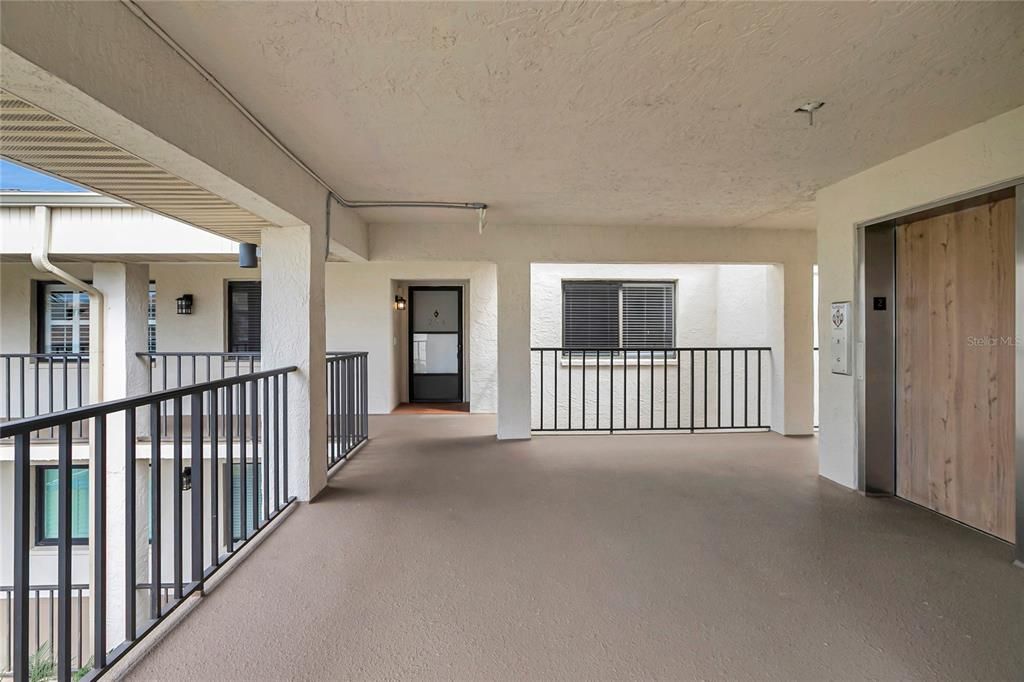 For Sale: $199,900 (2 beds, 2 baths, 1025 Square Feet)