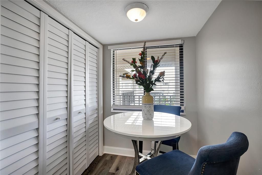 For Sale: $199,900 (2 beds, 2 baths, 1025 Square Feet)