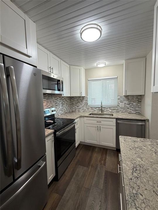На продажу: $164,999 (2 спален, 1 ванн, 912 Квадратных фут)