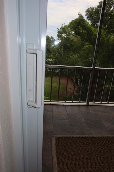 На продажу: $164,999 (2 спален, 1 ванн, 912 Квадратных фут)