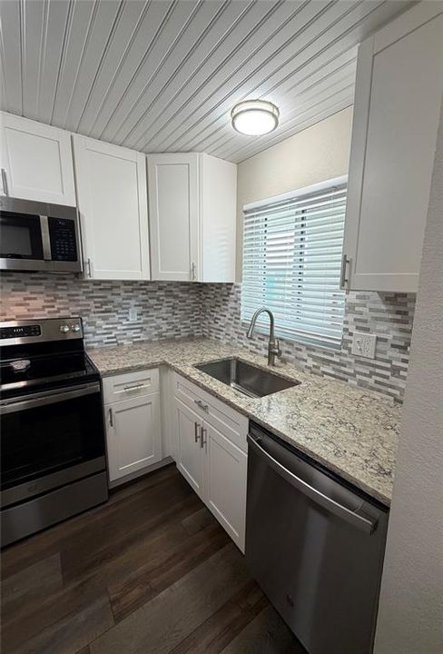 На продажу: $164,999 (2 спален, 1 ванн, 912 Квадратных фут)