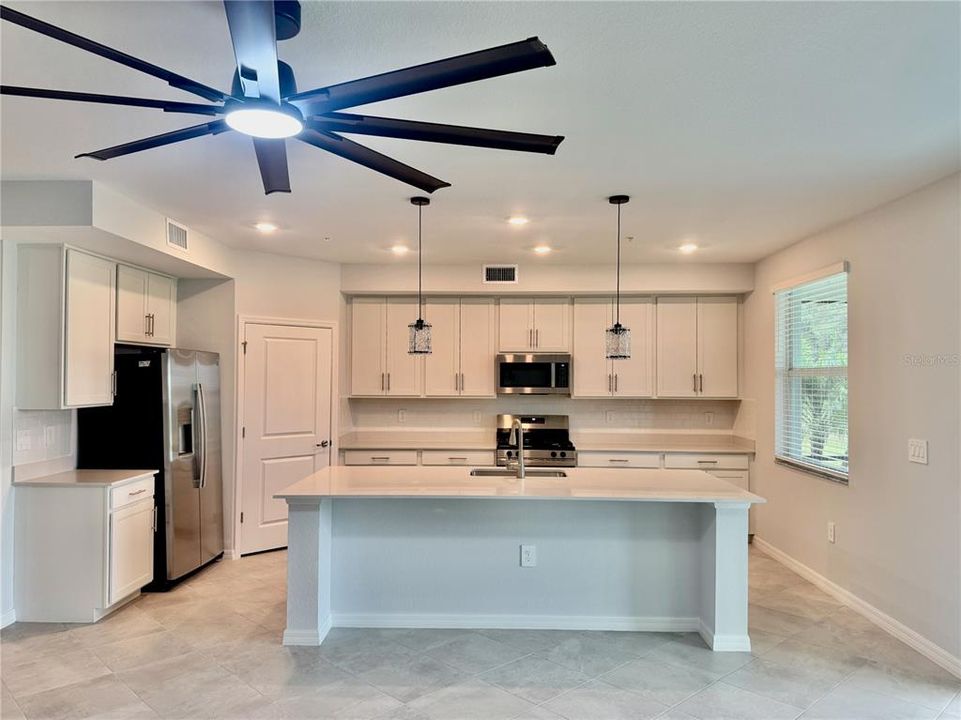 For Rent: $2,800 (3 beds, 2 baths, 1800 Square Feet)