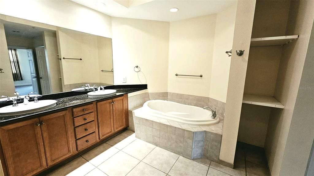 En Renta: $1,925 (3 camas, 2 baños, 1729 Pies cuadrados)