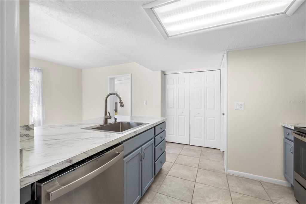 For Sale: $278,990 (3 beds, 2 baths, 1521 Square Feet)