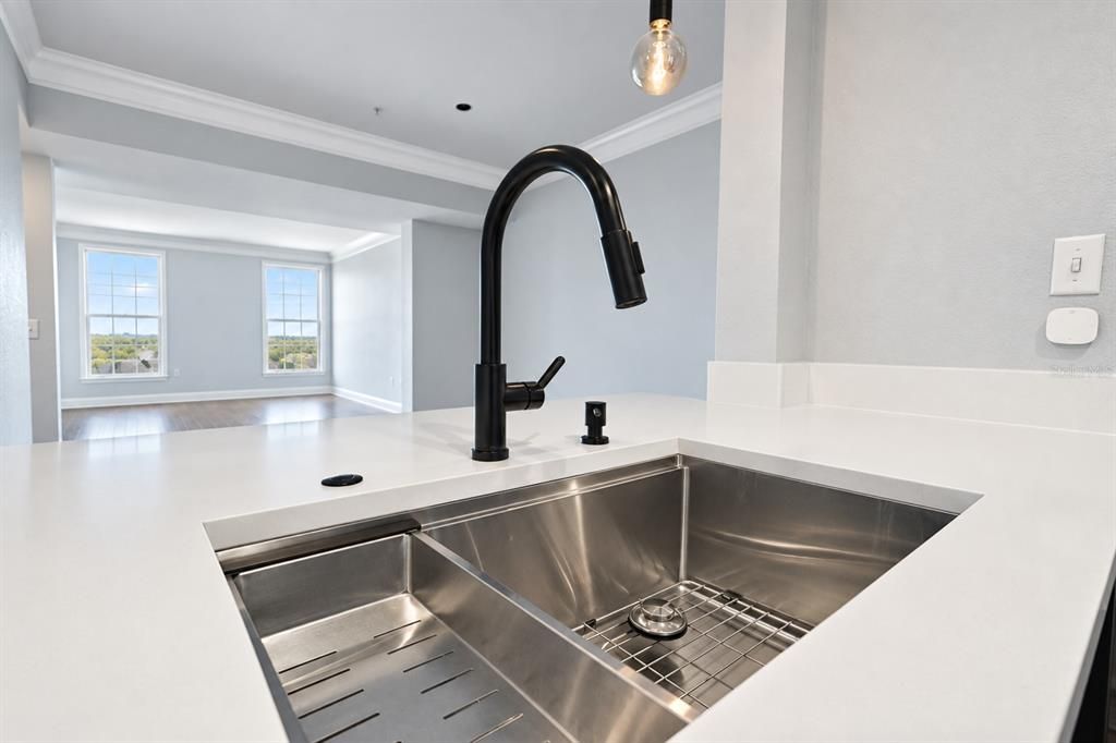 For Sale: $432,800 (3 beds, 3 baths, 1612 Square Feet)
