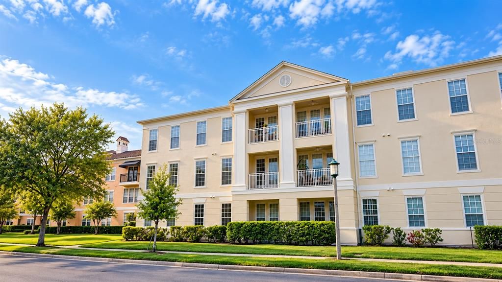 For Sale: $432,800 (3 beds, 3 baths, 1612 Square Feet)