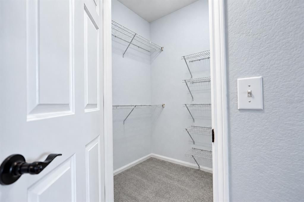 For Sale: $432,800 (3 beds, 3 baths, 1612 Square Feet)