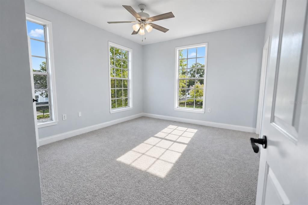 For Sale: $432,800 (3 beds, 3 baths, 1612 Square Feet)