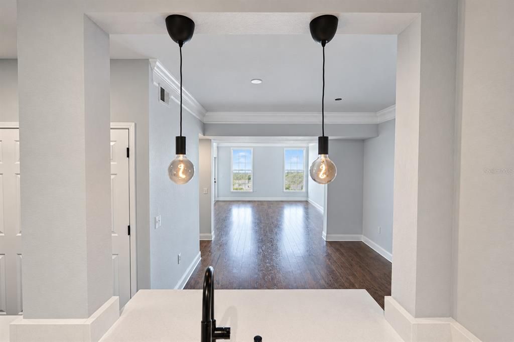 For Sale: $432,800 (3 beds, 3 baths, 1612 Square Feet)