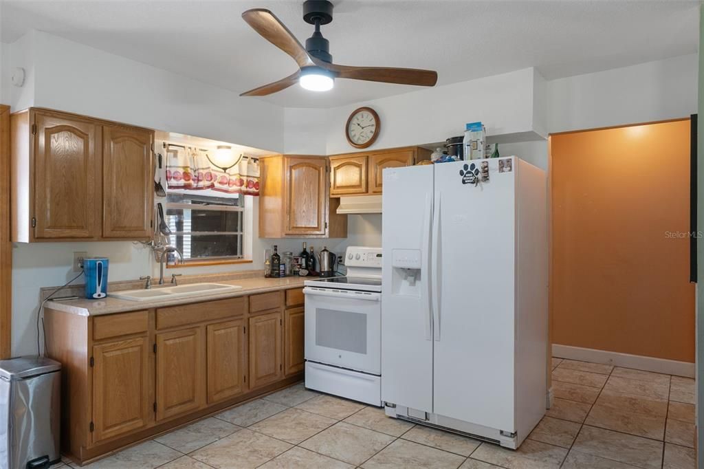 For Sale: $285,000 (2 beds, 1 baths, 1134 Square Feet)