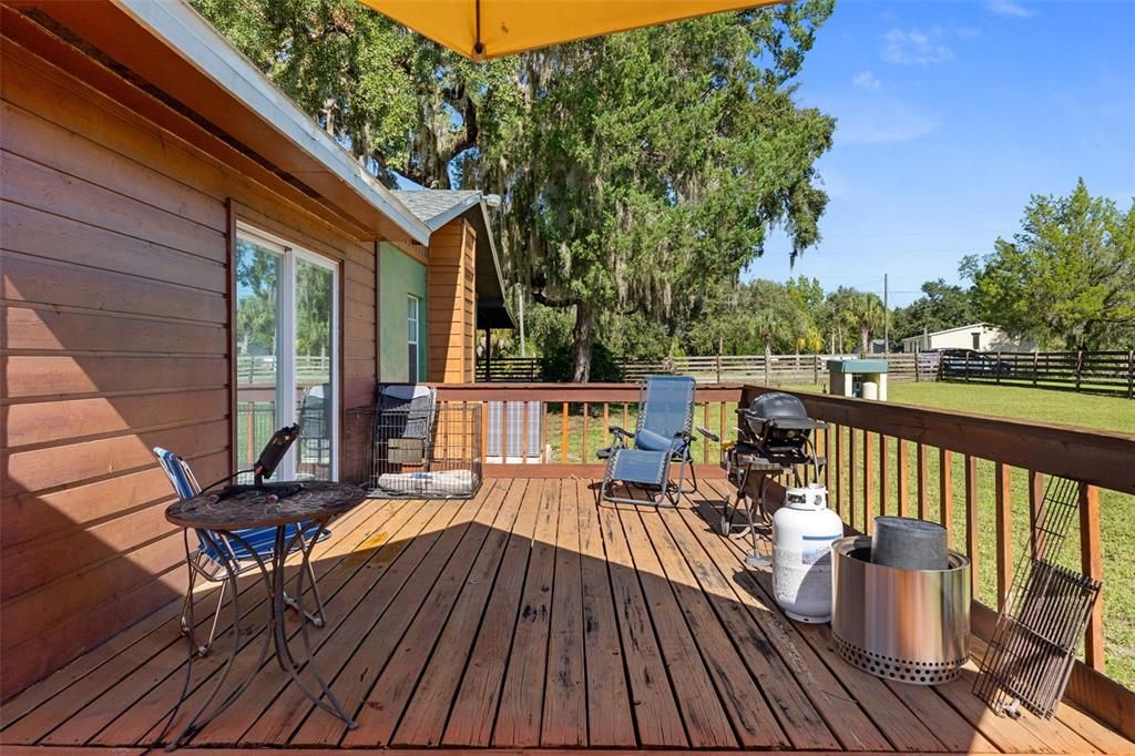 For Sale: $285,000 (2 beds, 1 baths, 1134 Square Feet)