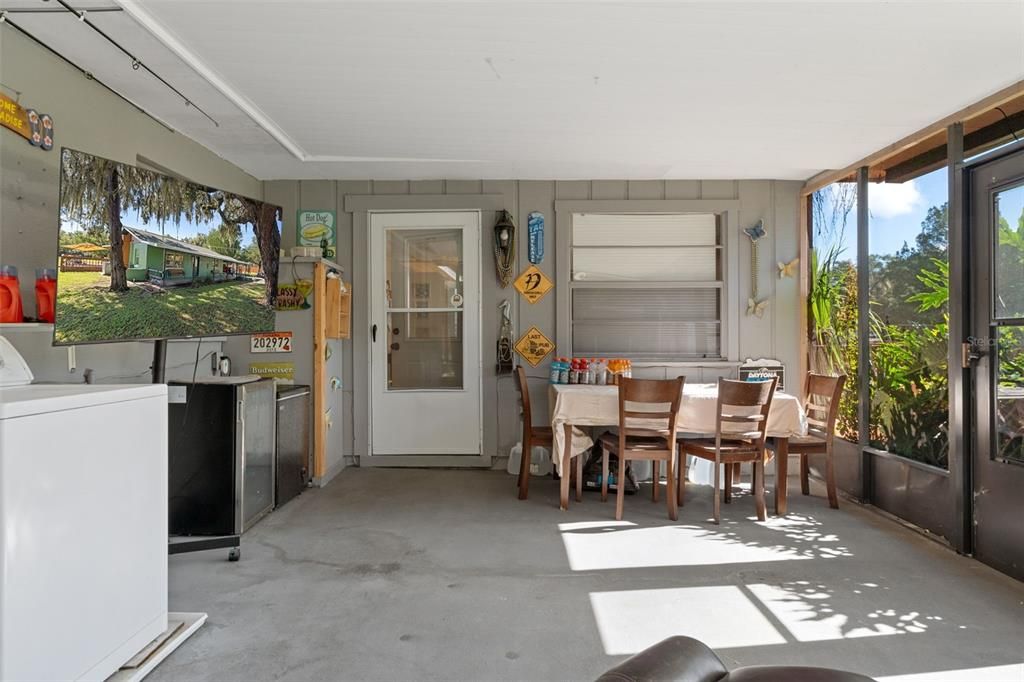 For Sale: $285,000 (2 beds, 1 baths, 1134 Square Feet)
