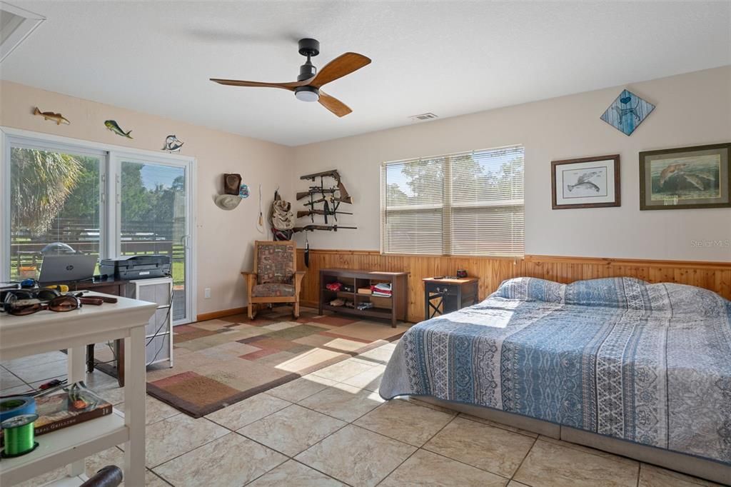 For Sale: $285,000 (2 beds, 1 baths, 1134 Square Feet)