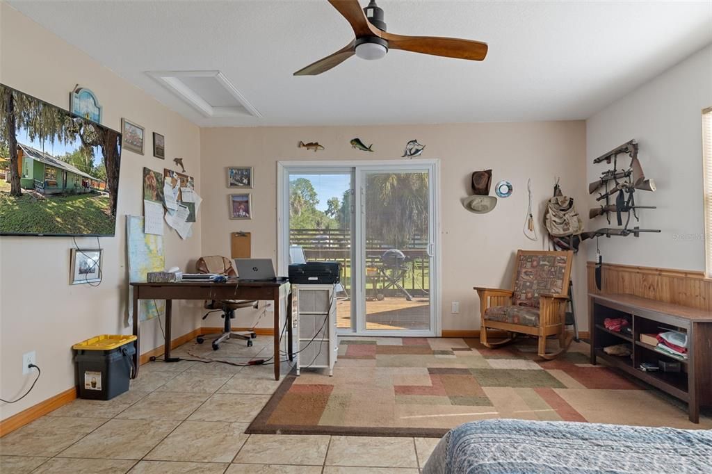 For Sale: $285,000 (2 beds, 1 baths, 1134 Square Feet)