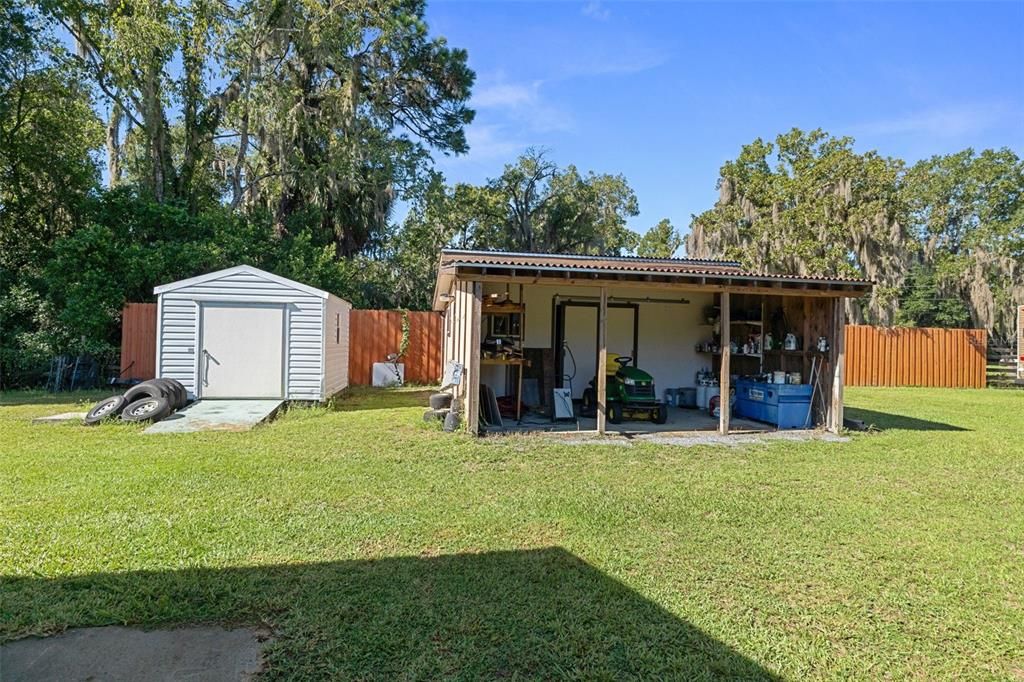 For Sale: $285,000 (2 beds, 1 baths, 1134 Square Feet)