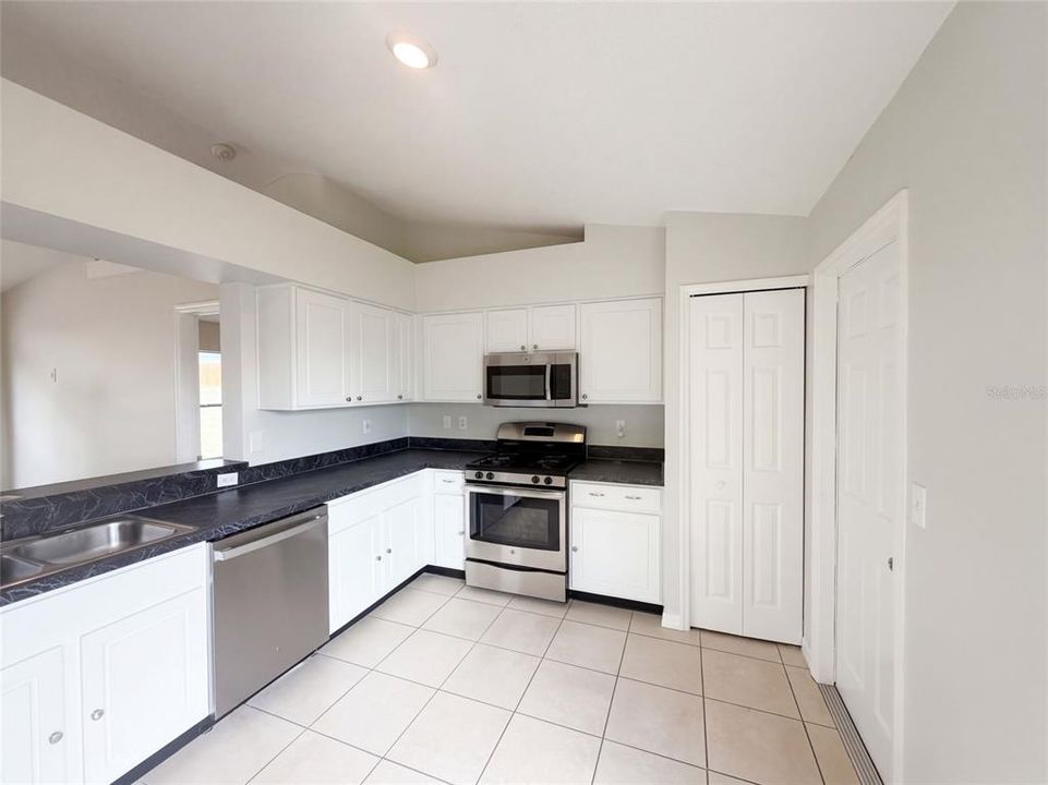 For Sale: $310,000 (3 beds, 2 baths, 1155 Square Feet)