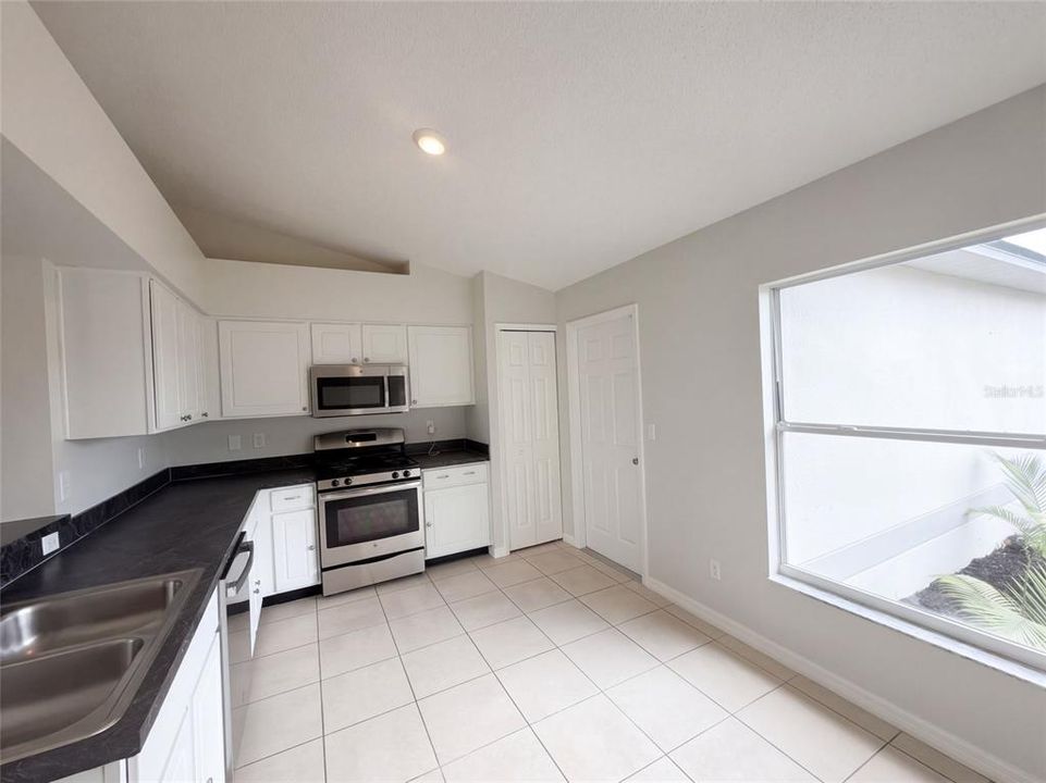 For Sale: $310,000 (3 beds, 2 baths, 1155 Square Feet)