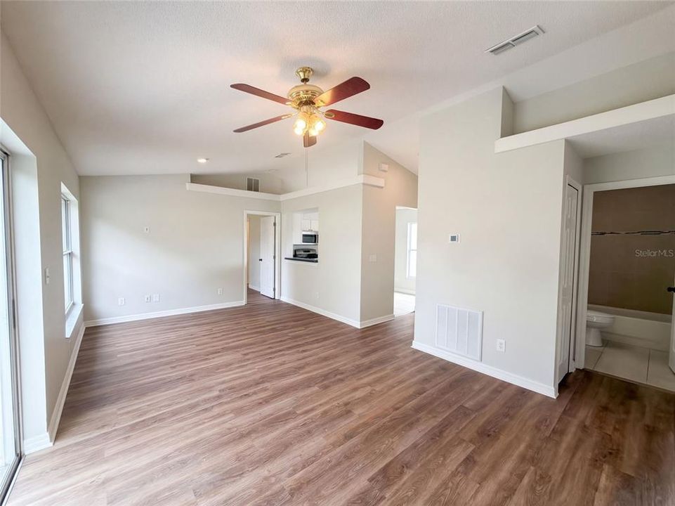 For Sale: $310,000 (3 beds, 2 baths, 1155 Square Feet)